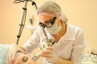 wie das fraktionierte Laser-Hautverjüngungsverfahren durchgeführt wird